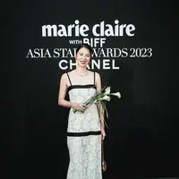 Aktris cantik Laura Basuki baru saja menorehkan prestasi di kencah internasional di ajang perfilman internasional. Aktris berusia 35 tahun itu tidak menyangka bisa meraih penghargaan.  [Instagram/laurabas]