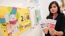 Model menunjukkan kartu Brizzi edisi Asian Games 2018 di Indocomtech, Jakarta, Jumat (3/11). Pihak BRI menargetkan akan menerbitkan hingga 2 juta kartu pada perhelatan ajang olahraga akbar ini dihelat Agustus 2018 mendatang. (Liputan6.com/Faizal Fanani)