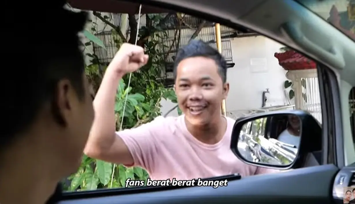 Akhirnya Baim Wong meminta anak laki-laki tersebut untuk berakting bahagia. Dan ia pun lulus. (Foto: YouTube)