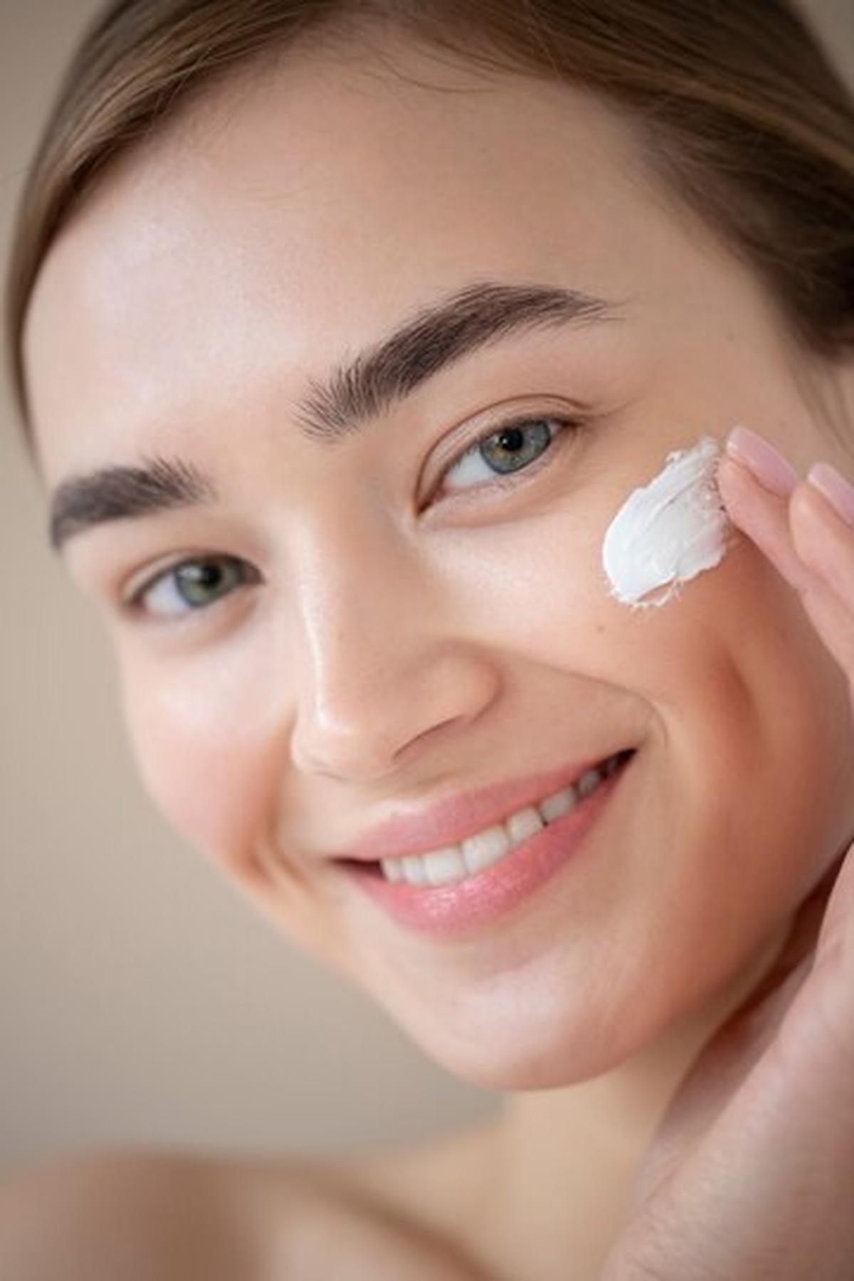 10 Kesalahan yang Sering Dilakukan Saat Memakai Sunscreen, Bikin Kulit Jadi Kusam