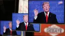 Layar televisi menampilkan gambar capres AS dari Partai Republik, Donald Trump dari ruang media University of Nevada, Las Vegas, ketika perhelatan debat ketiga dan terakhir capres AS di, Rabu (19/10). (REUTERS/Jim Urquhart)