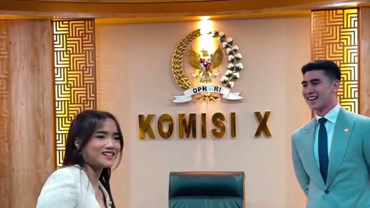 Tampilannya Disorot, Begini Momen Fuji Diajak Verrell Bramasta Keliling Gedung DPR
