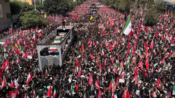 Jutaan Pelayat Antar Ali Khamenei Menuju Peristirahatan Terakhir