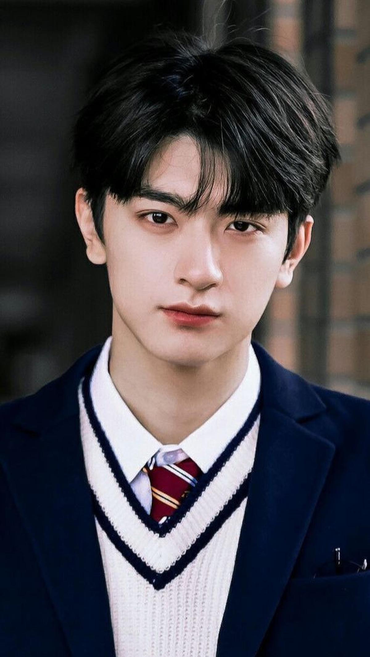 <b>Gaya Rambut Comma</b>