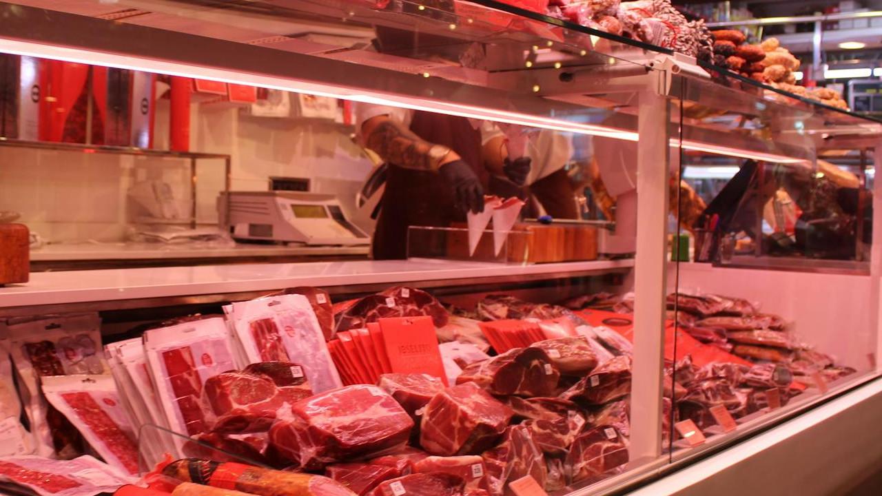 ilustrasi simpan daging di freezer