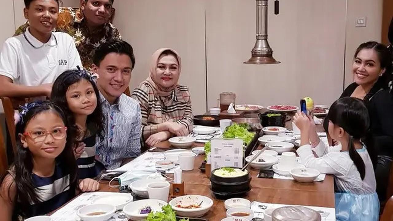 6 Potret Emilia Contessa Bareng Keluarga, Tinggalkan Kenangan Tak Terlupakan