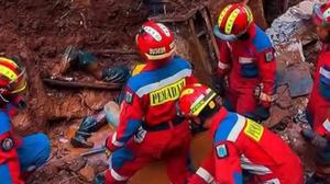 Beton Drainase Tiba-Tiba Roboh, Dua Pekerja Tertimpa