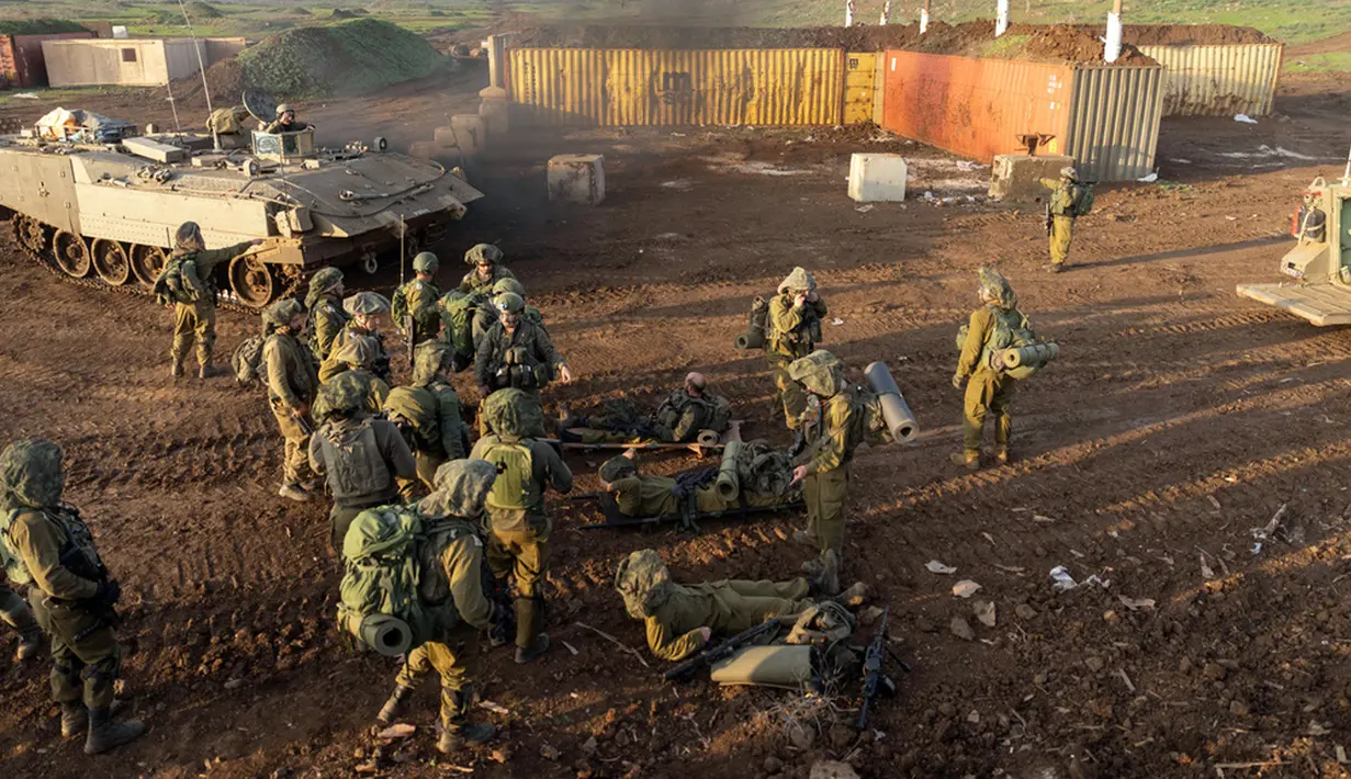 Media Lebanon melaporkan semuanya adalah anggota Hizbullah dan salah satu dari mereka adalah pejabat senior di bagian selatan negara tersebut. (AP Photo/Ohad Zwigenberg)