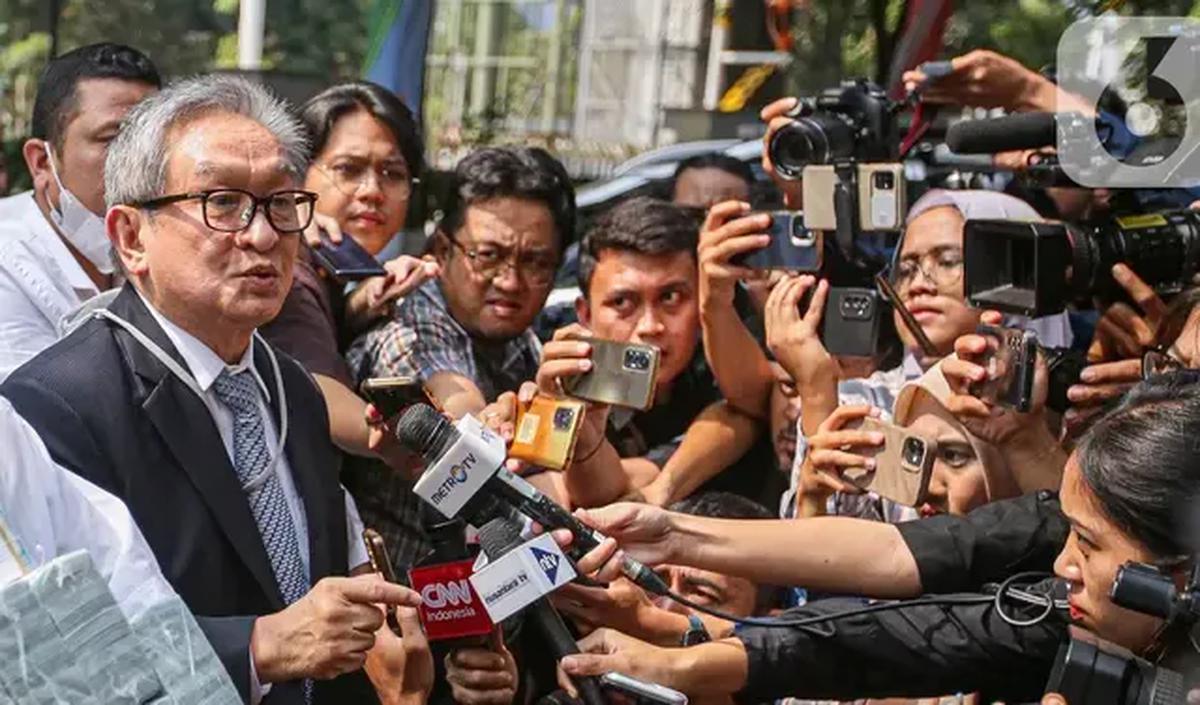 Pemeriksaan dilakukan penyidik Kejagung saat Maqdir Ismail menyerahkan uang Rp27 miliar diduga berasal dari aliran dana perkara korupsi BTS Kominfo.