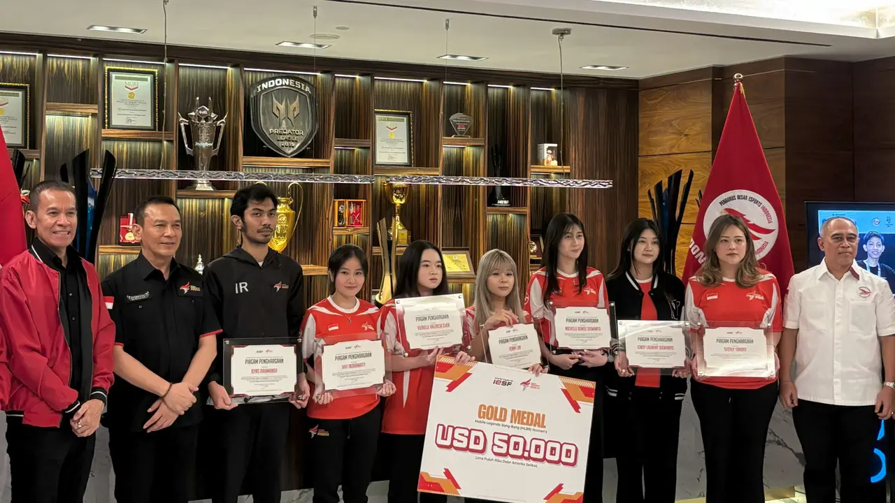 Penyerahan Hadiah dan Piagam Apresiasi Kontingen IESF WEC 2024 dan CAEC 2025 di Kantor PB ESI, Gandaria