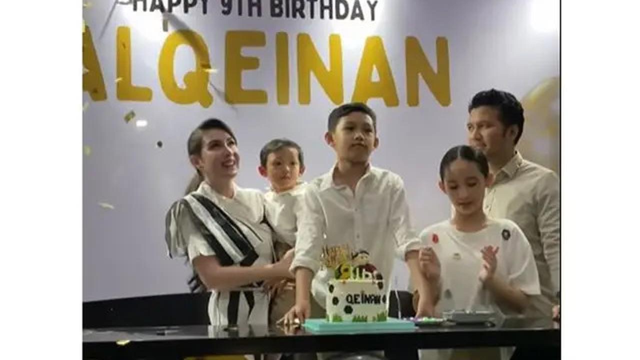 6 Potret Arumi Bachsin dan Emil Dardak Gelar SyukuranUltahAnak, Sederhana di Rumah