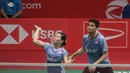 Aksi Debby Susanto saat melawan Yantoni dan Gischa Islami pada babak kedua Daihatsu Indonesia Master 2018 di Istora Senayan, Kamis (25/1/2018). Debby/Ricky kalah 21-15 10-21 21-14. (Bola.com/Nick Hanoatubun)