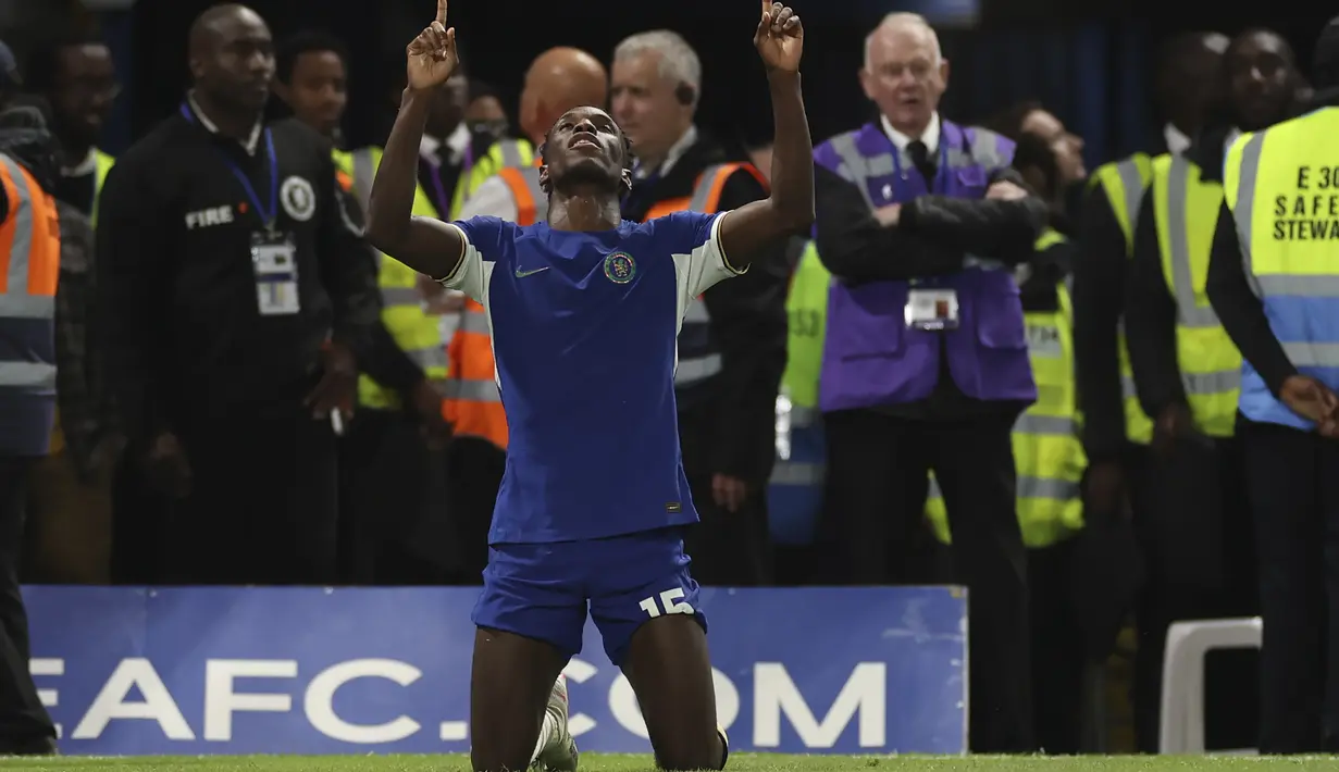 Tiga gol Chelsea dicetak oleh Raheem Sterling (17'dan 68'), Nicolas Jackson (75'). (AP Photo/Ian Walton)