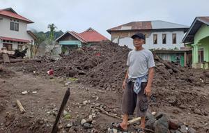 Nasrudin korban banjir di Agam Sumbar. (Liputan6.com/Novia Harlina)