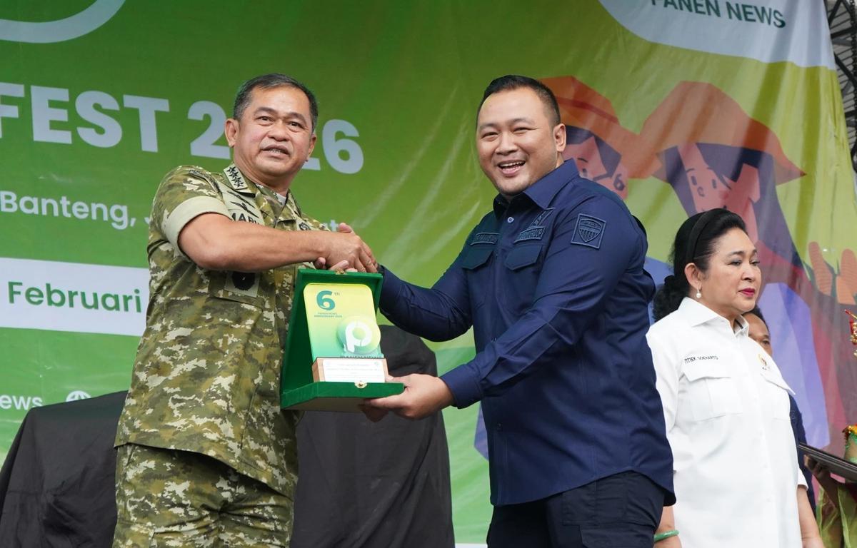 FOTO: Kasad Terima Penghargaan Kepemimpinan Bidang Ketahanan Pangan