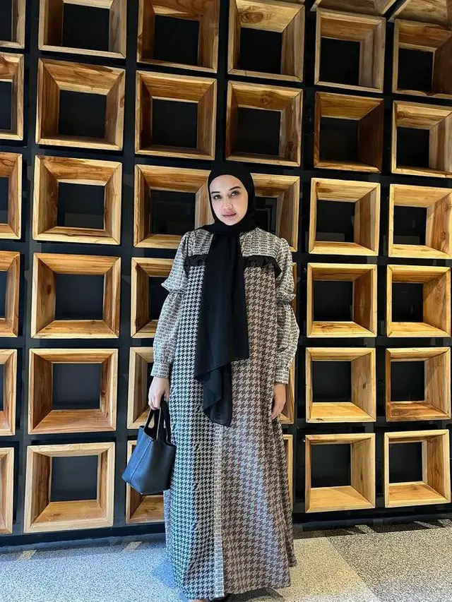 Gaya sederhana Zaskia Sungkar