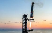 Momen Menakjubkan saat Roket Starship Mendarat Lagi di Tower Peluncuran