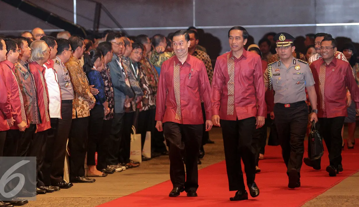 Presiden Joko Widodo didampingi Menteri Perdagangan Thomas Lembong menghadiri skala internasional, Trade Expo Indonesia (TEI) ke-30 Tahun 2015 di Jakarta, Rabu (21/10/2015). (Liputan6.com/Faizal Fanani)