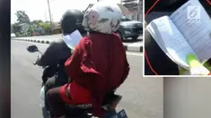 Beredar foto seorang ibu membaca Alquran saat tengah dibonceng gunakan sepeda motor.