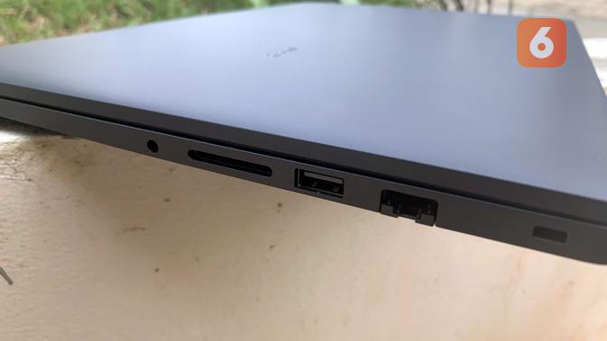 Card reader, USB 3.0, port LAN, dan audio jack 3,5mm di RedmiBook 15. (Liputan6.com/ Yuslianson)