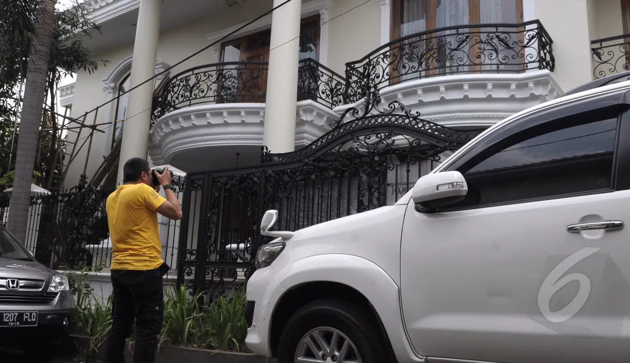  Kediaman pribadi mantan Menteri Agama Suryadharma Ali di Jl Raya Mandala VII No 2, Menteng Dalam Jakarta Selatan, Sabtu (11/04/2015). Semenjak ditahan KPK rumah terlihat sepi. (Liputan6.com/Andrian M Tunay)