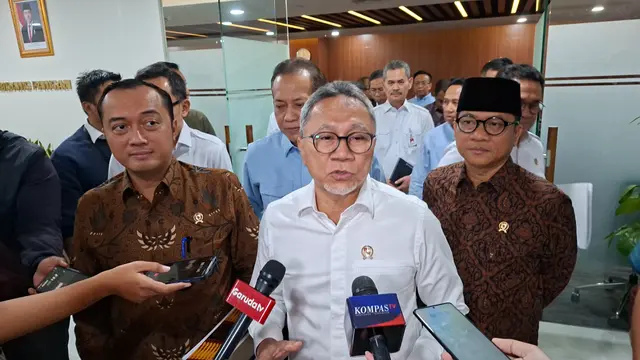 Menteri Koordinator Bidang Pangan, Zulkifli Hasan di Kantor Kemenko Pangan, Jakarta, Rabu (11/3/2026). (Liputan6.com/Arief)