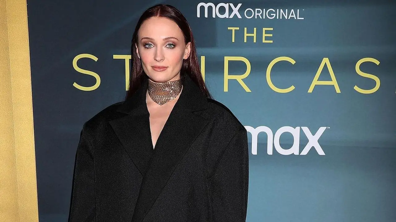 Sophie Turner Gaya Maternity