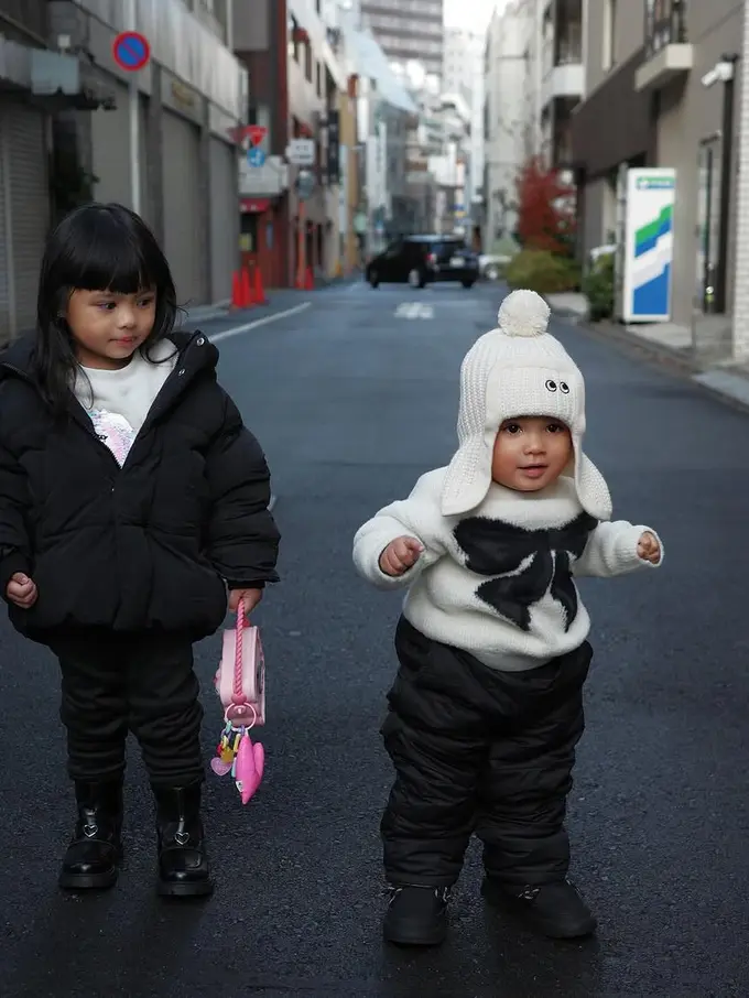 Gaya Stylish Ameena dan Azura, Putri Atta dan Aurel Hermansyah saat Liburan di Jepang
