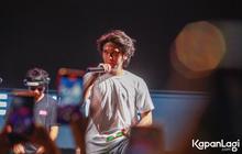 Punya Band Baru, 8 Foto Tampan Iqbaal Ramadhan Tampil di Tepok Bulu 2023!