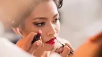 Ilustrasi makeup artist. (c) DragonImages/Depositphotos.com