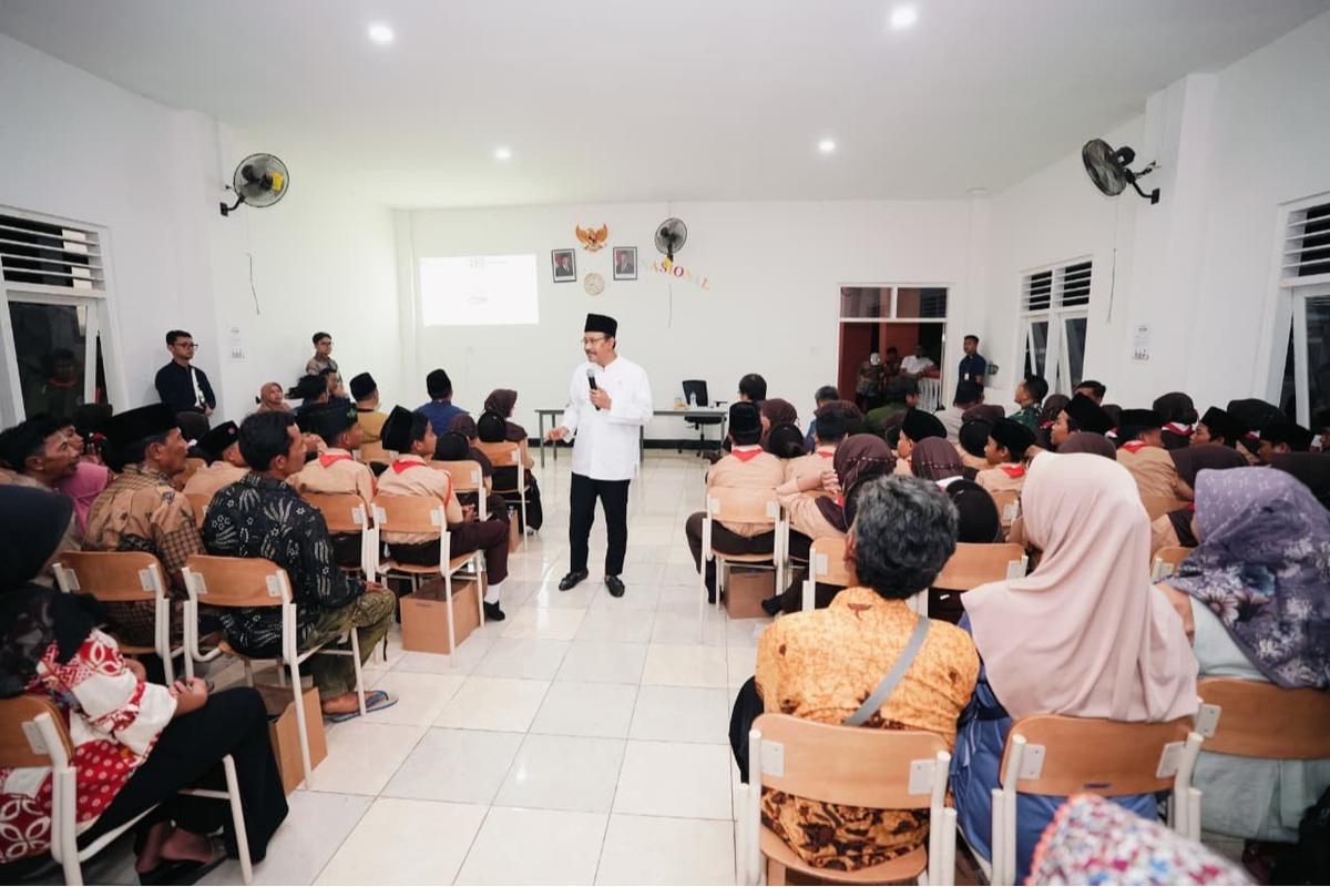 Gus Ipul Disambut Puisi dan Pidato Bahasa Inggris Siswa Sekolah Rakyat