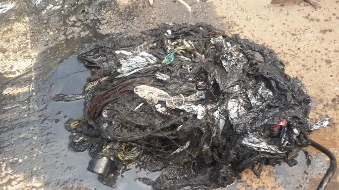 Beragam jenis sampah yang ditemukan petugas di gorong-gorong kawasan Mega Kuningan, Jakarta Selatan. (Ist)