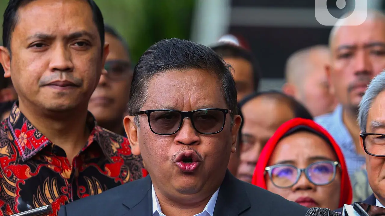 Tunjukkan Buku Tentang Hak dan Kewajiban Tersangka/Terdakwa Tindak Pidana Korupsi, Sekjen PDIP Hasto Kristiyanto Siap Diperiksa Penyidik KPK