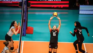 Pertandingan Timnas Voli Putri Indonesia U-21 melawan Argentina pada Kejuaraan Dunia Voli Putri U-21 2025 di Jawa Pos Arena, Surabaya, Selasa (12/8/2025). (PBVSI)