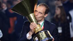 2. Massimiliano Allegri - Catatan apik saat melatih Juventus menjadikan nya kandidat terdepan sebagai suksesor Solskjaer di Manchester united. Pria asal Italia ini juga tengah menganggur usai mundur dari Juventus. (AP/Marco Bertorello)