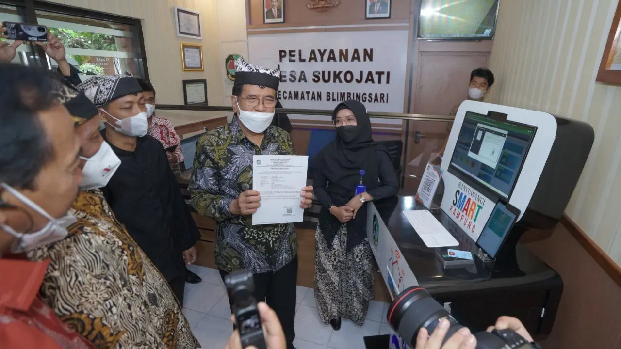 Menteri Agraria dan Tata Ruang/Kepala Badan Pertanahan Nasional, Sofyan Djalil, tinjau layanan Smart Kampung di Desa Sukojati Banyuwangi (Istimewa)