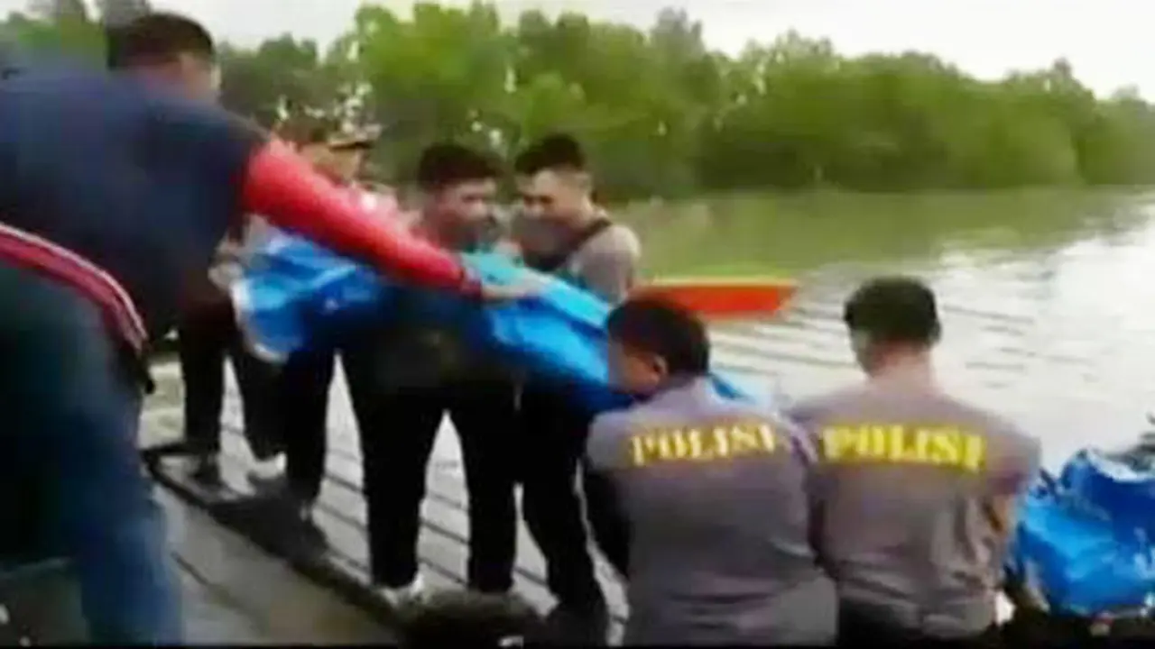 VIDEO: Kapal Rombongan Pengantin Tenggelam, 3 Hilang 4 Tewas