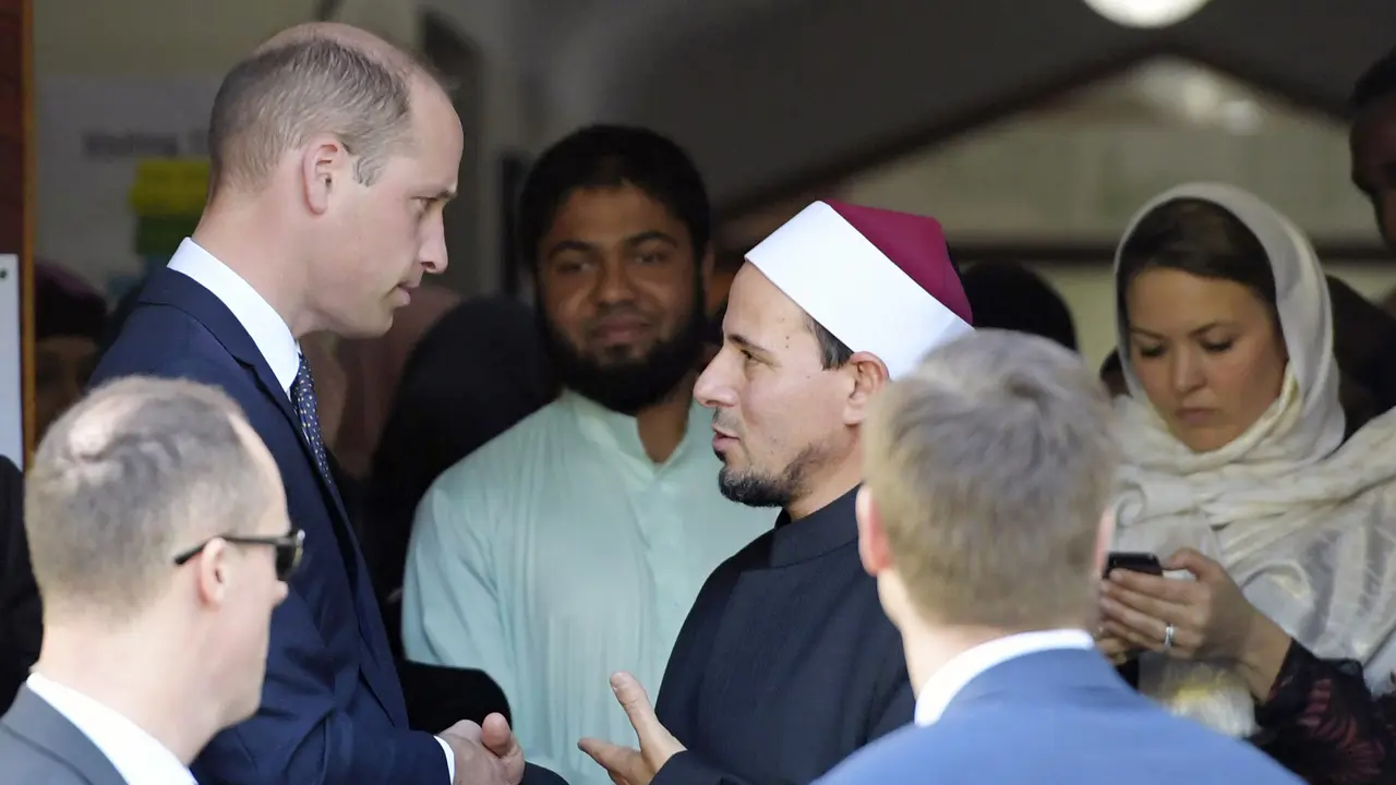 Pangeran William mengunjungi Masjid Al Noor di Christchurch, Selandia Baru (Tracey Nearmy/Pool via AP)
