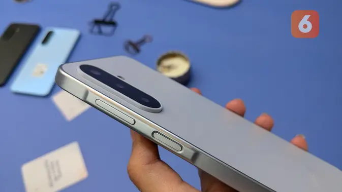 Tombol volume dan power Samsung Galaxy A18. Liputan6.com/Aisyah Mustika Zamani
