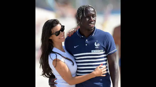 Mengintip Ludivine Kadri dan Bacary Sagna Saat di Pantai