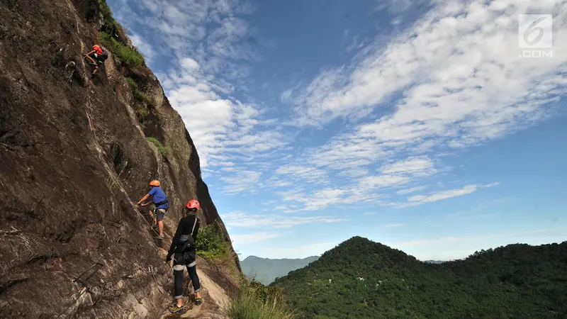 Meguji Adrenalin, Ini 5 Lokasi Panjat Tebing Paling Seru di Jawa Timur