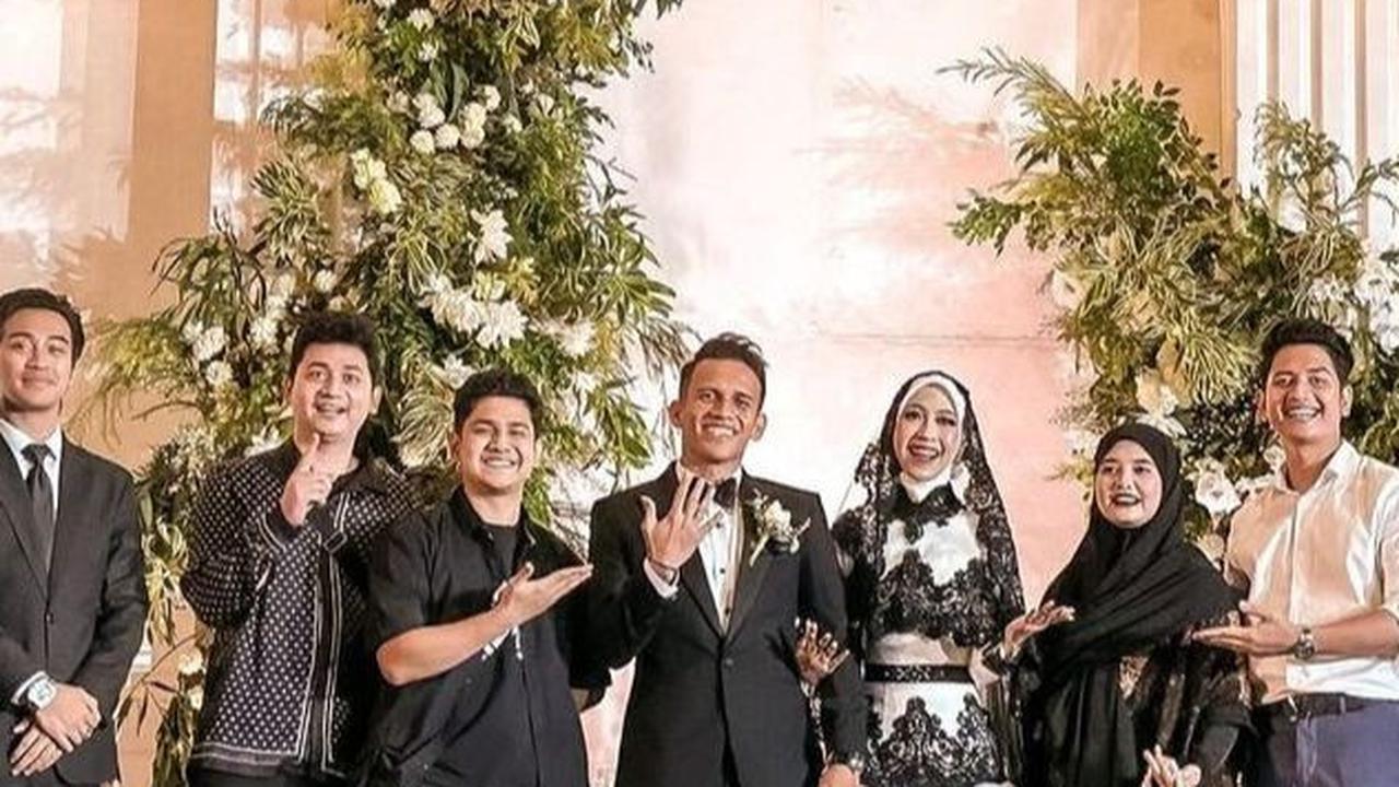 Dulu Sempat Ramai Lantaran Dikira Pacaran, Berikut Ini 8 Potret Syakir Daulay Saat Menghadiri Pernikahan Adiba Khanza