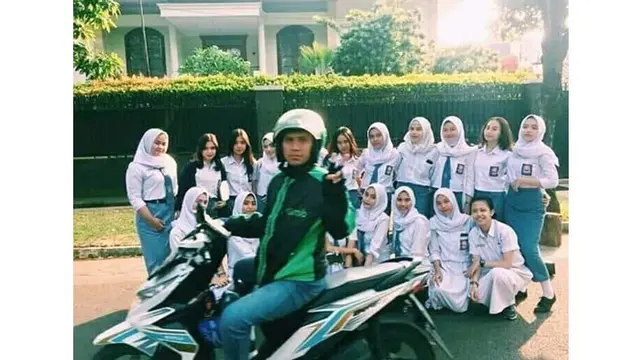 6 Potret Gagal Foto Karena Motor Lewat Ini Bikin Ngakak
