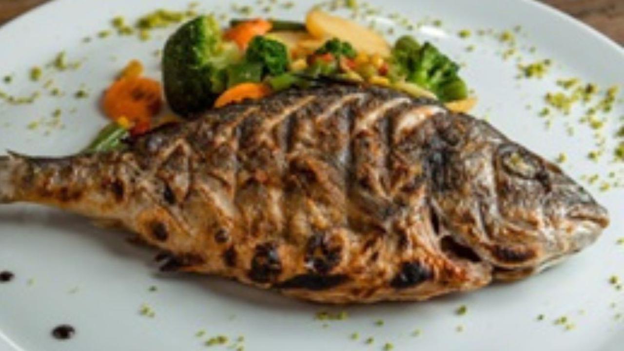 Cara Mudah Membakar Ikan Anti Lengket, Hanya Butuh 2 Bahan