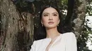 Blazer dengan detail unik menambah kesan modern yang tak terbantahkan.  [Foto: Instagram/ Raline Shah]