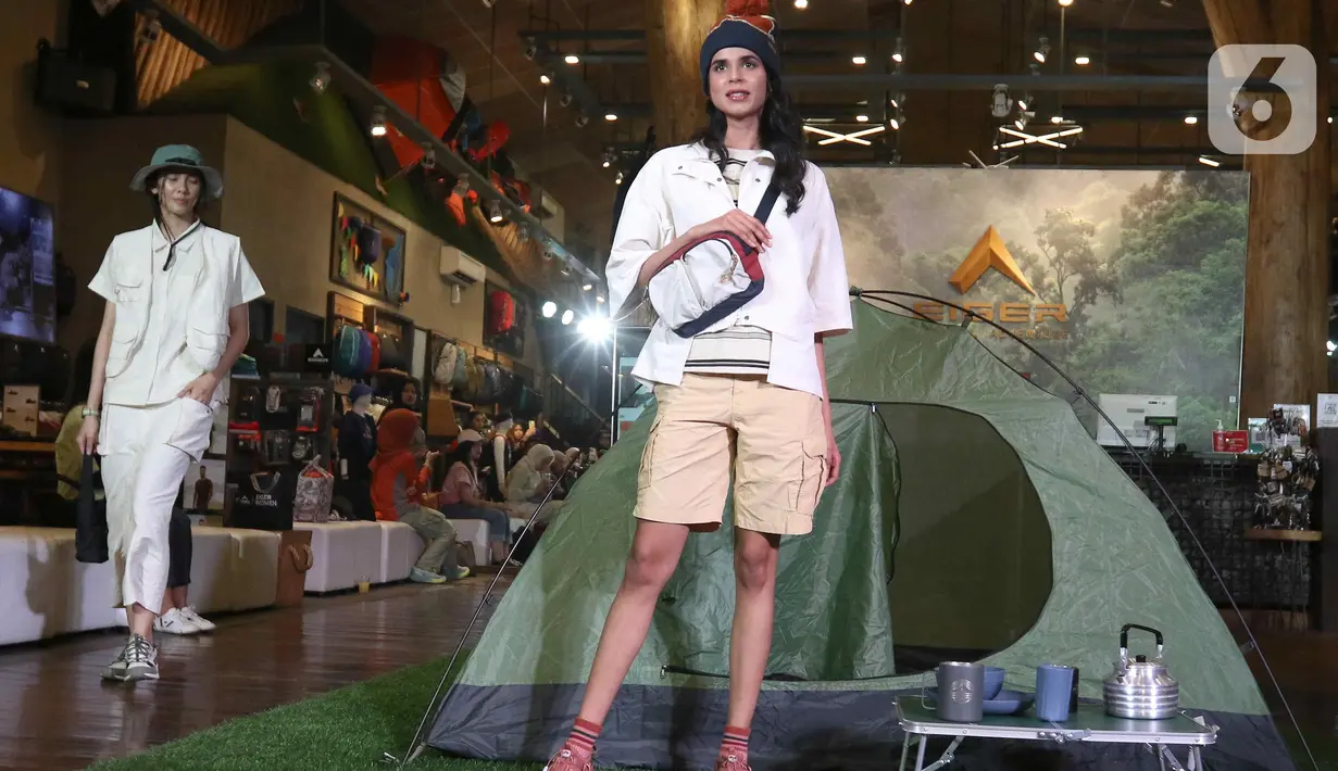 EIGER Women “Let it Out” kali ini mengangkat grafis yang terinspirasi dari alam dengan warna-warna bumi. (Liputan6.com/Herman Zakharia)