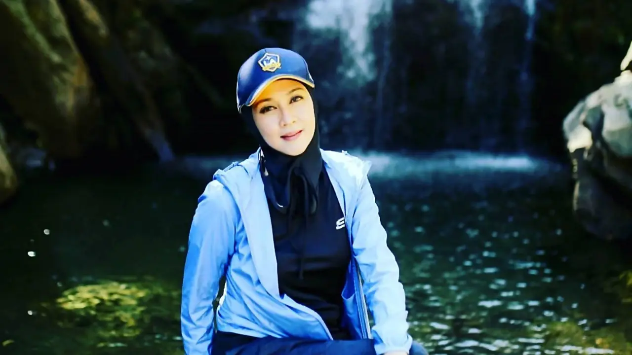 FOTO: Kerap Dipuji Awet Muda, Ini Gaya Sporty Dina Lorenza saat Jalani Olahraga