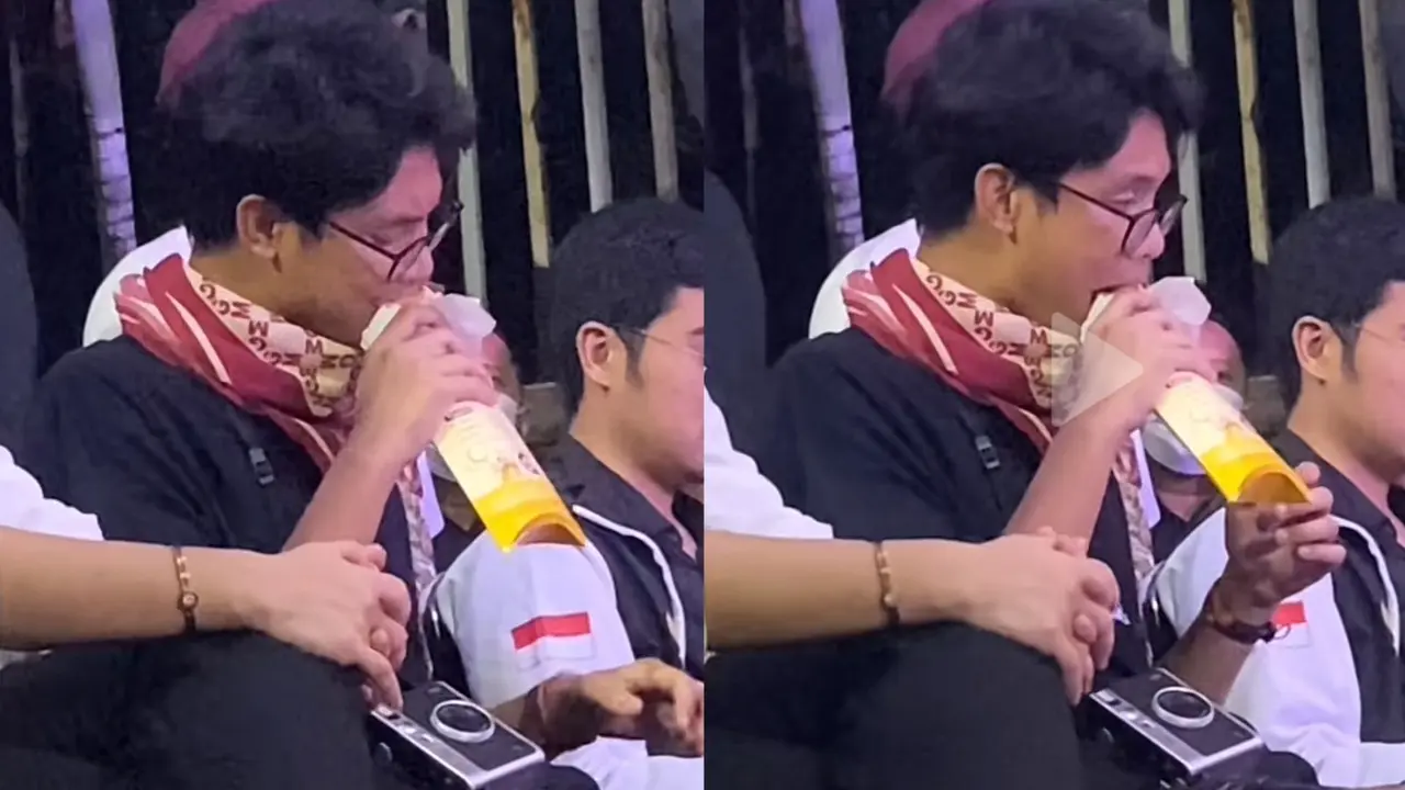Alam Ganjar terlihat sangat menikmati momen ketika sedang makan kebab