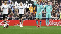 Valencia menang 2-0 atas Barcelona. (AP Photo/Alberto Saiz)