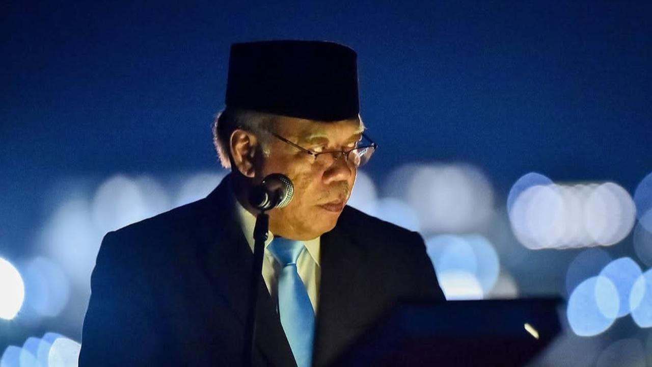 VIDEO: Basuki Hadimuljono Teruskan Tradisi Jokowi Bagi-Bagi Sepeda Usai Upacara HUT ke-80 RI di IKN